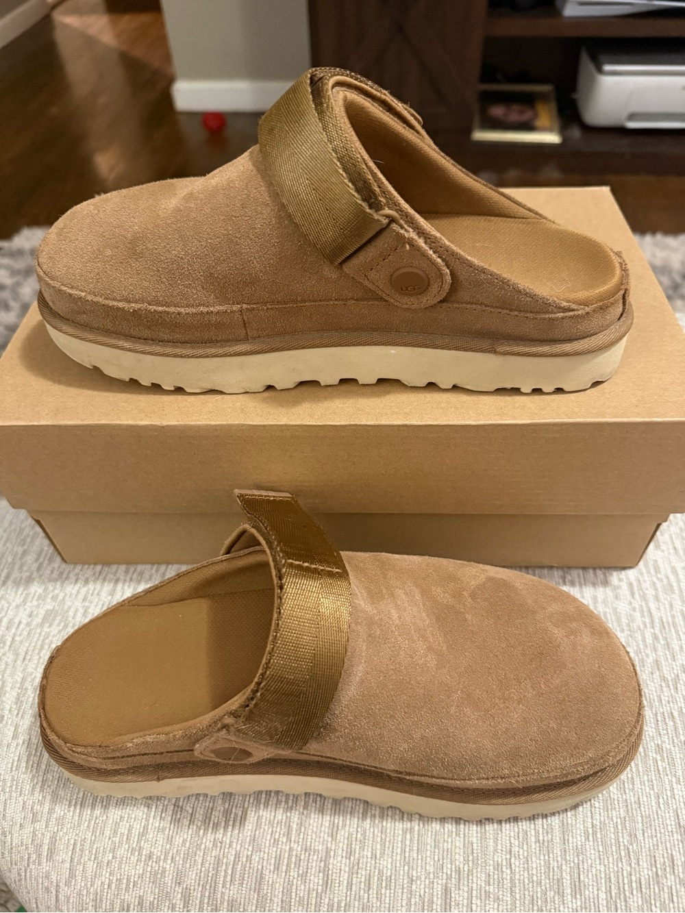 UGG Women’s Size 8 Chestnut Suede Slide Clog with Adjustable Strap - Picture 2 of 8